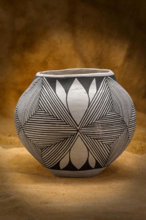 ACOMA POT