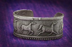 HORSE CUFF