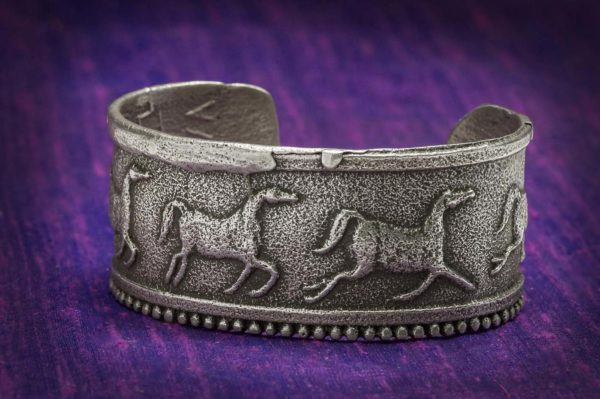 HORSE CUFF