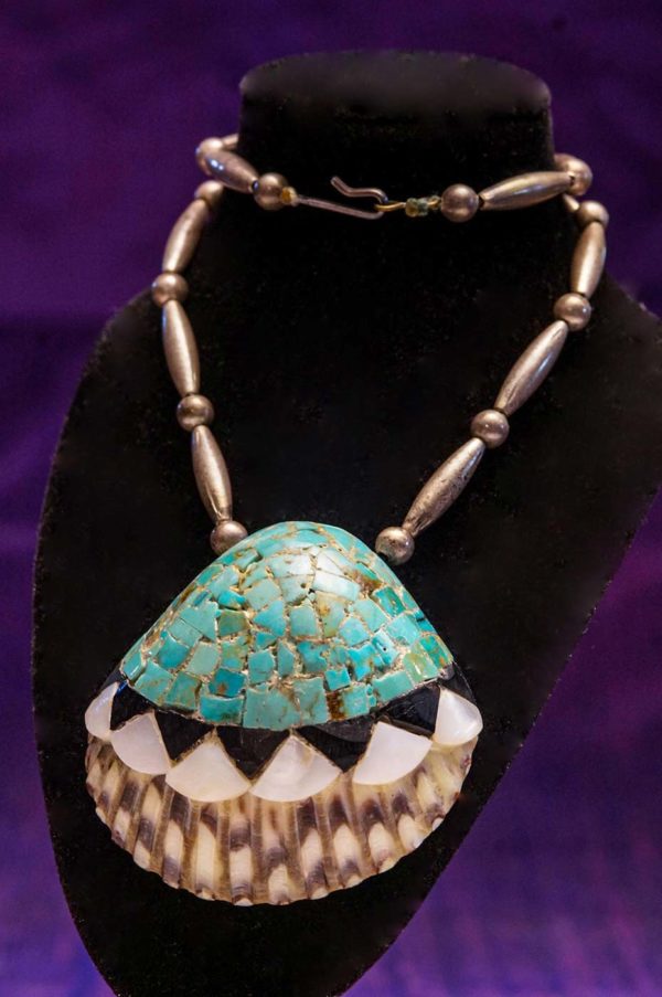 INLAID SHELL PENDANT