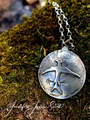 The Shield Pendant of No Two Horns